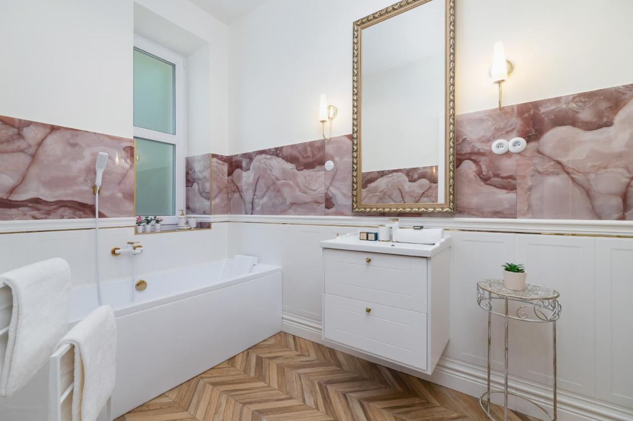 Luxurious & Unique Apartment Mickiewicza Cracow By Renters Prestige Краков Экстерьер фото