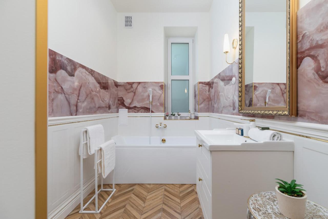 Luxurious & Unique Apartment Mickiewicza Cracow By Renters Prestige Краков Экстерьер фото